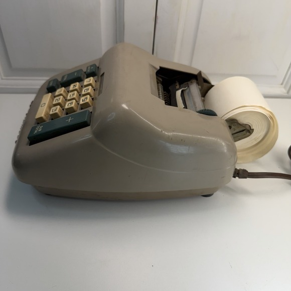 Vintage Underwood Electric Adding Machine Tan Green Mechanical Calculator 10-Key - Picture 4 of 8